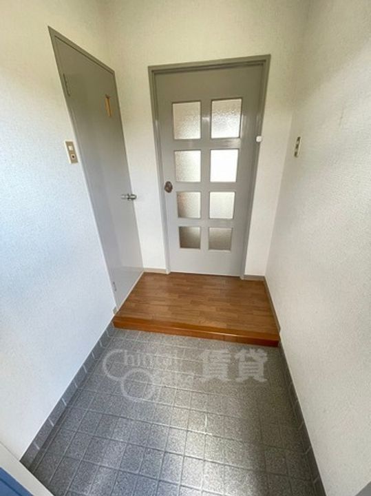 ハイツ香花園の玄関