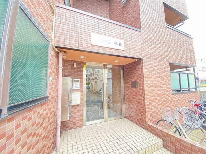 ビラージュ桃山の玄関