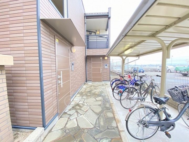 コンフォート刀根山の玄関