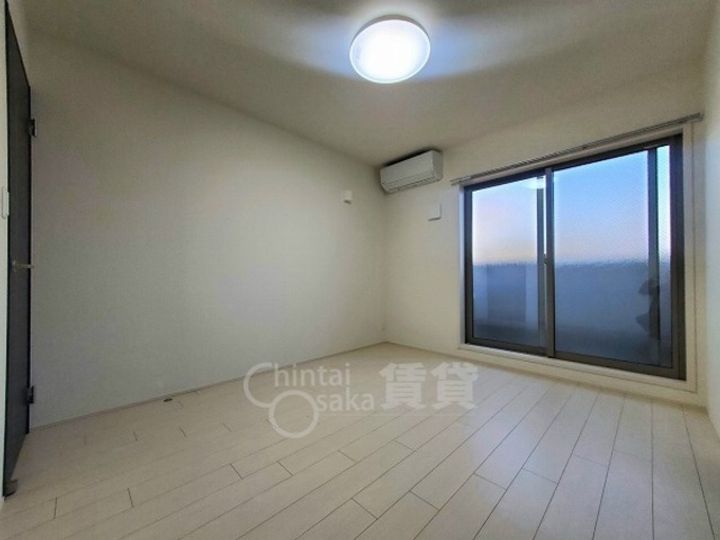 大阪府豊中市利倉2丁目の賃貸アパートの居間