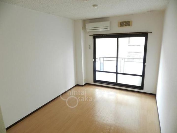 ヴィラージュみのおAの居間