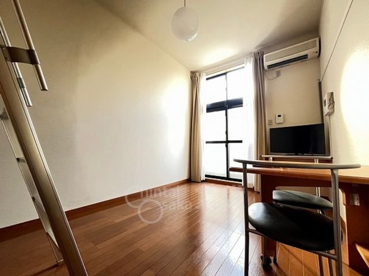 レオパレス佐井寺の居間