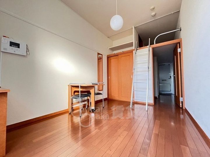 レオパレス佐井寺の居間