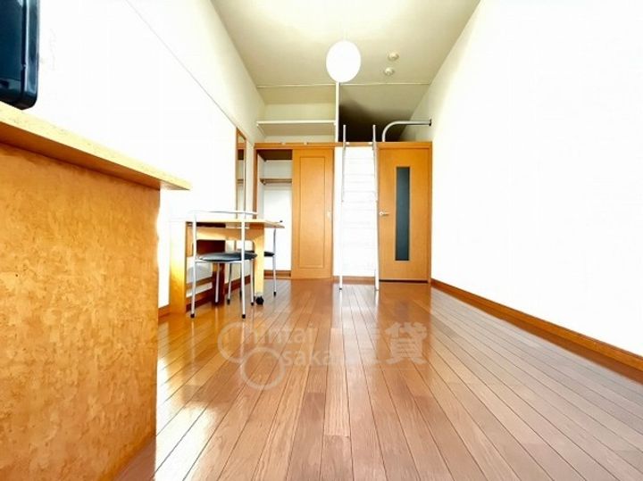 レオパレス佐井寺の居間