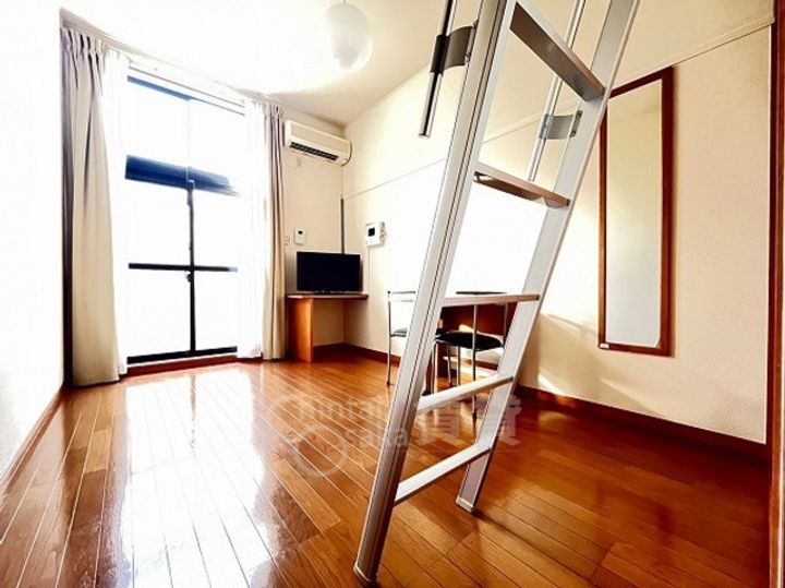 レオパレス佐井寺の居間