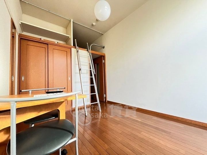 レオパレス佐井寺の居間