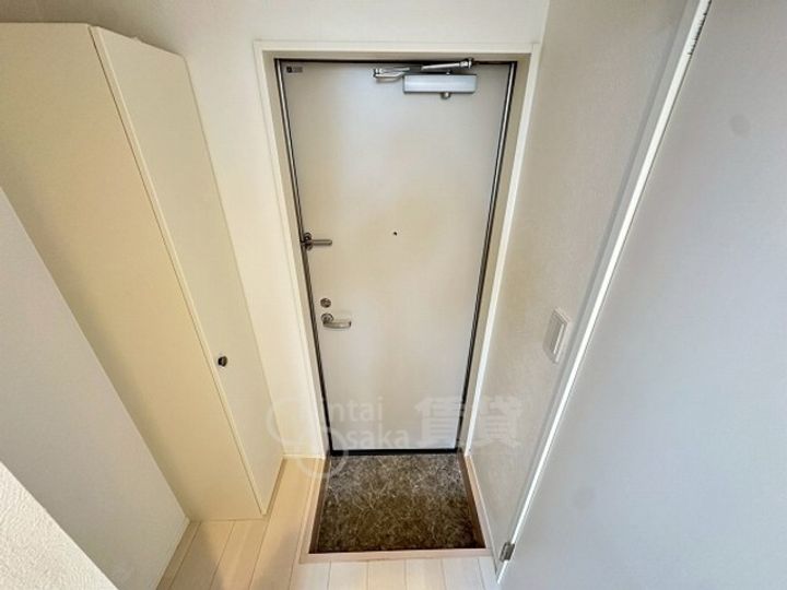 エス・ルミエールの玄関