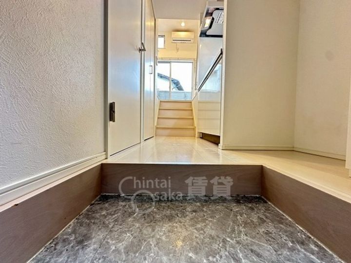 エス・ルミエールの玄関