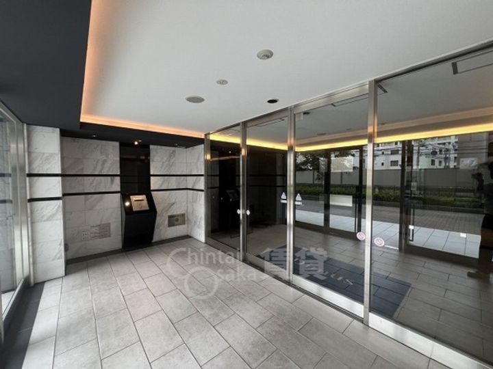 ディームス江坂の玄関