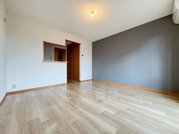 メゾン二翠 Bの居間