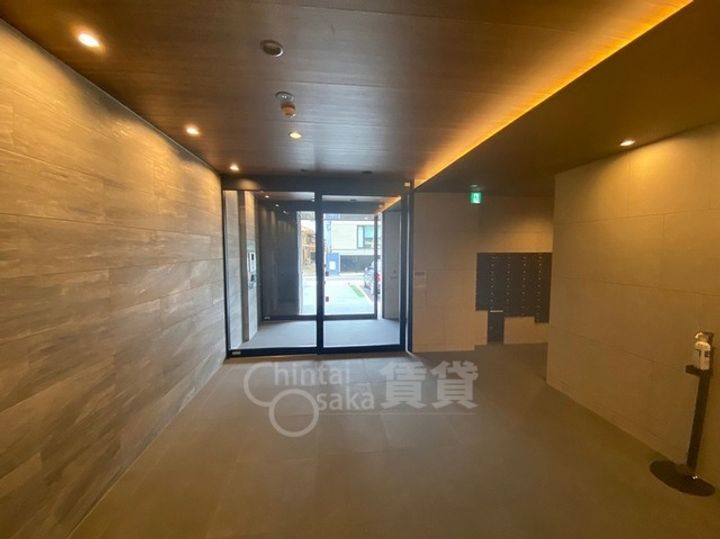 プレサンス江坂クォーレの玄関