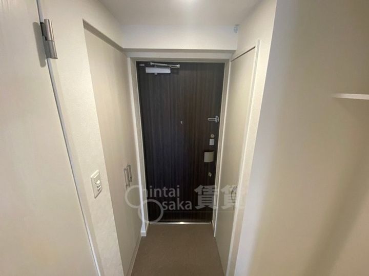 プレサンス江坂クォーレの玄関