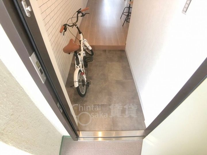 ニュー大阪ハイツの玄関