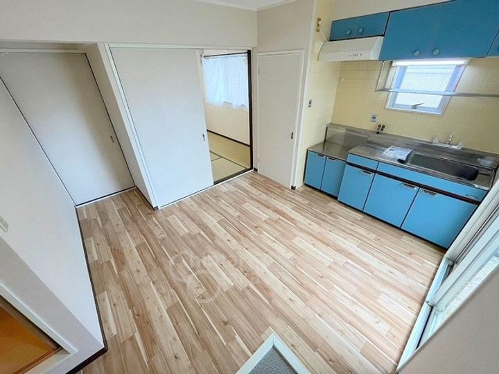 東和マンションの居間