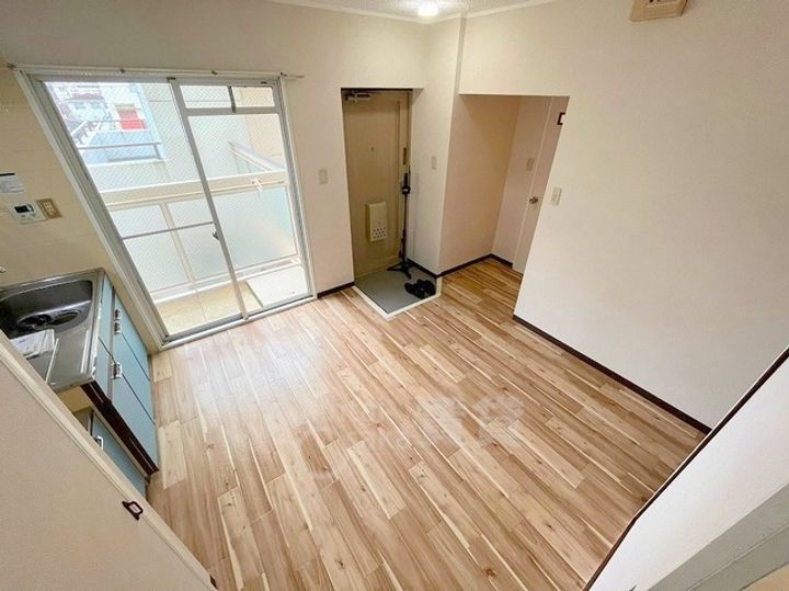 東和マンションの居間