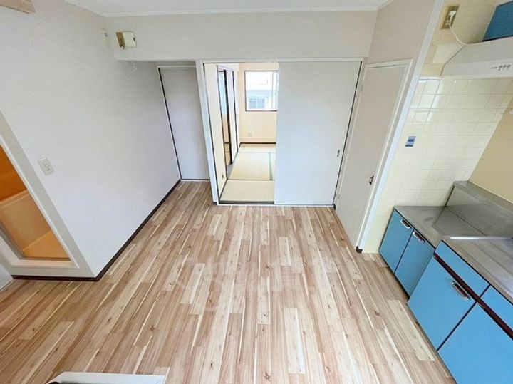 東和マンションの居間