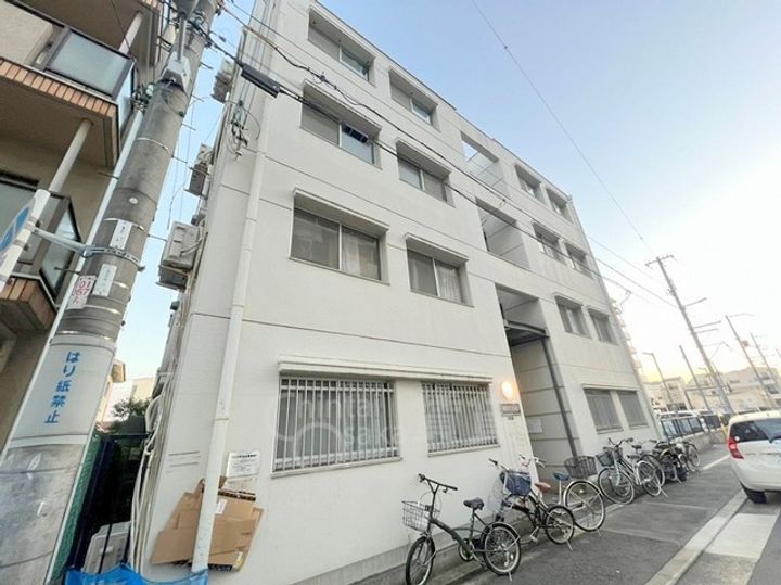 東和マンションの外観