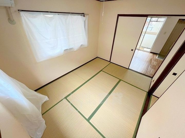 東和マンションの居間