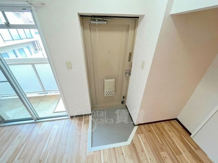 東和マンションの玄関