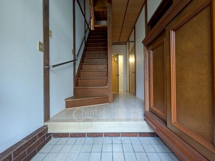 兵庫県川西市久代2丁目(一戸建)の賃貸物件の玄関