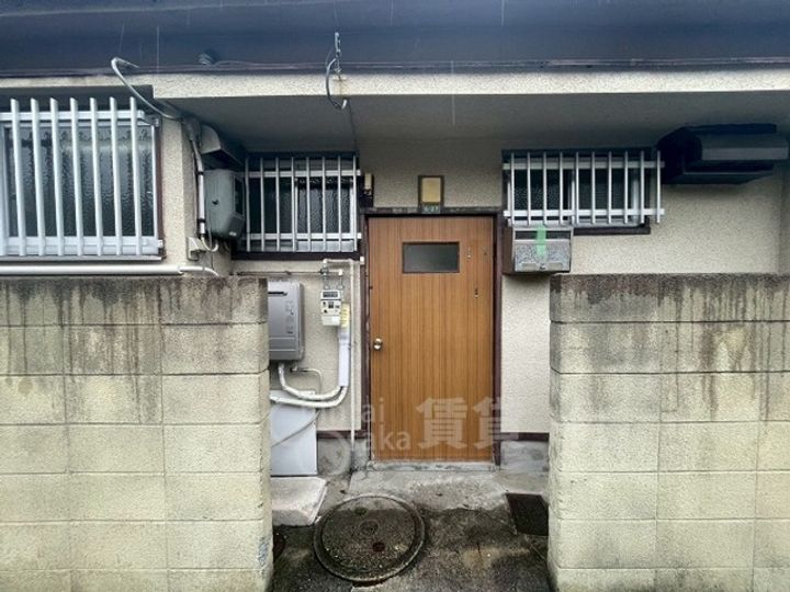 大阪府池田市豊島南1丁目(一戸建)の賃貸物件の玄関