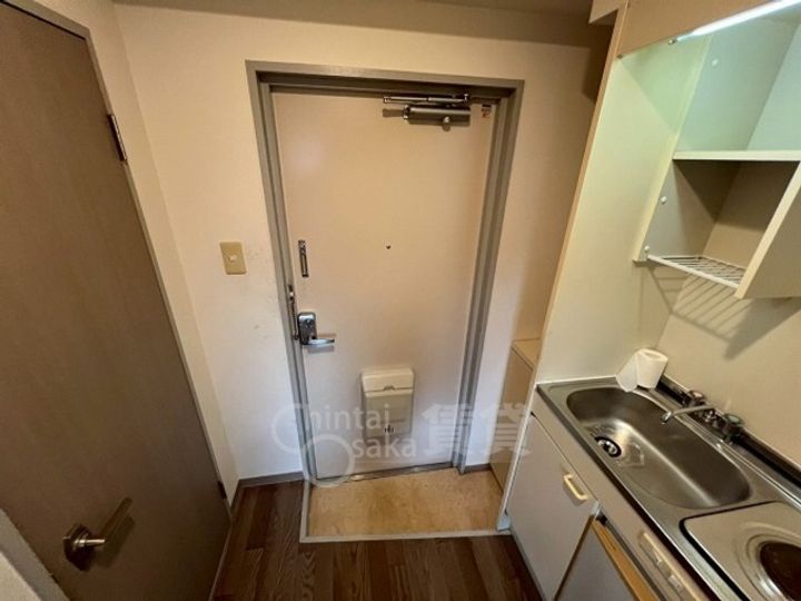 シャトーサンショウの玄関