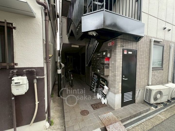 シャトーサンショウの玄関