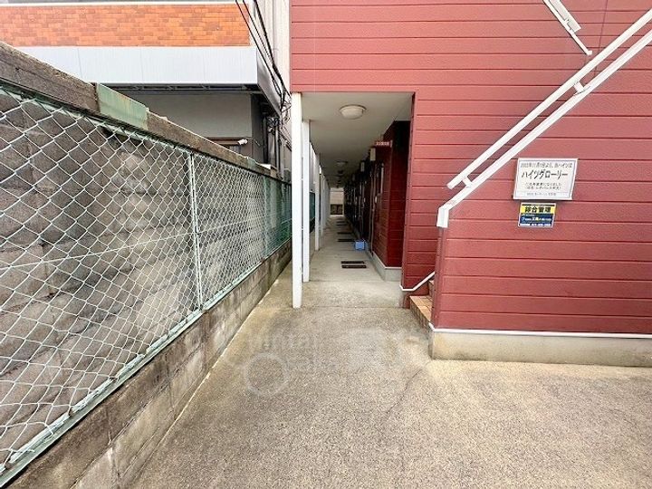 大阪府大阪市東淀川区豊里5丁目の賃貸アパートの玄関