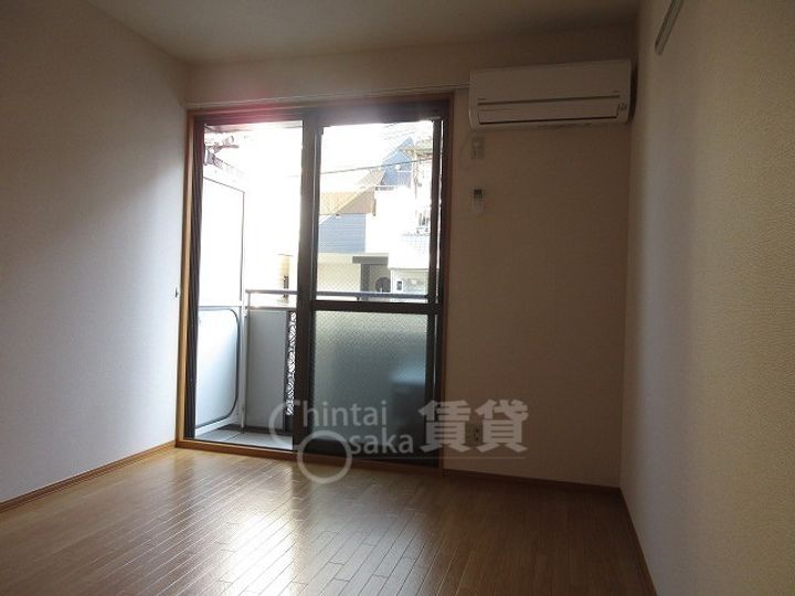 大阪府大阪市東淀川区西淡路4丁目の賃貸アパートの居間