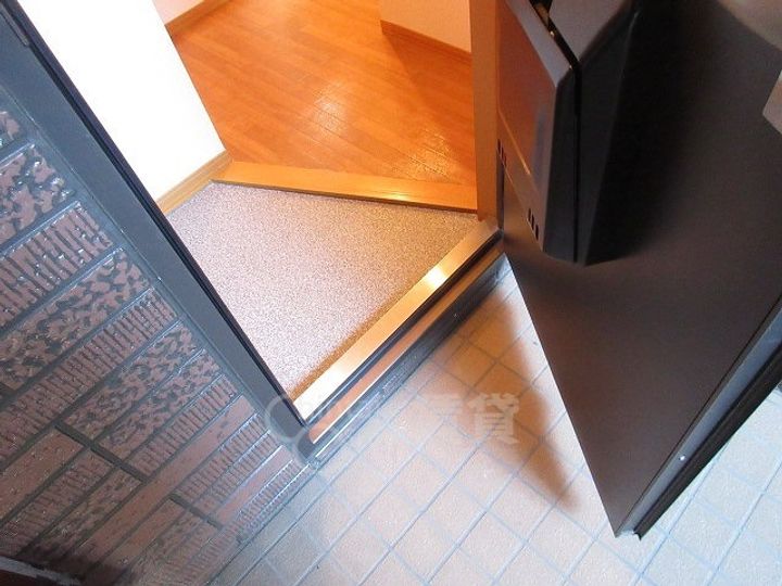 大阪府大阪市東淀川区西淡路4丁目の賃貸アパートの玄関