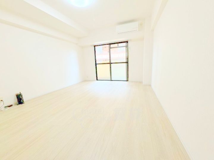 大阪府大阪市淀川区西中島1丁目の賃貸マンションの居間