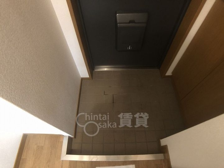 大阪府大阪市淀川区東三国3丁目の賃貸マンションの玄関