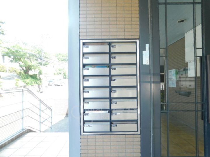 花屋敷マンションの玄関