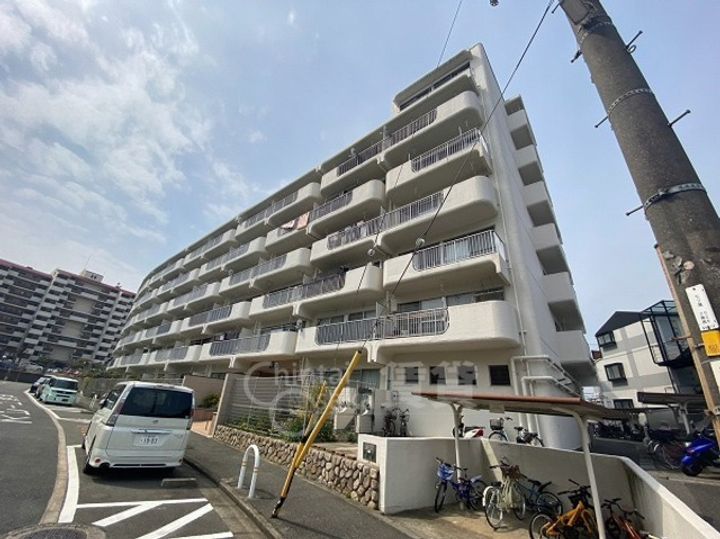 ローズコーポ千里C棟の外観