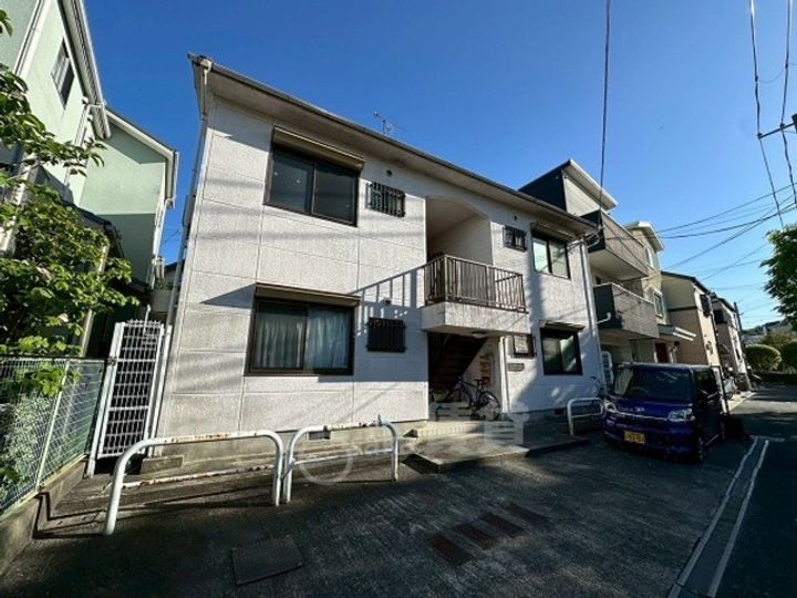 大阪府吹田市片山町4丁目の賃貸アパートの外観