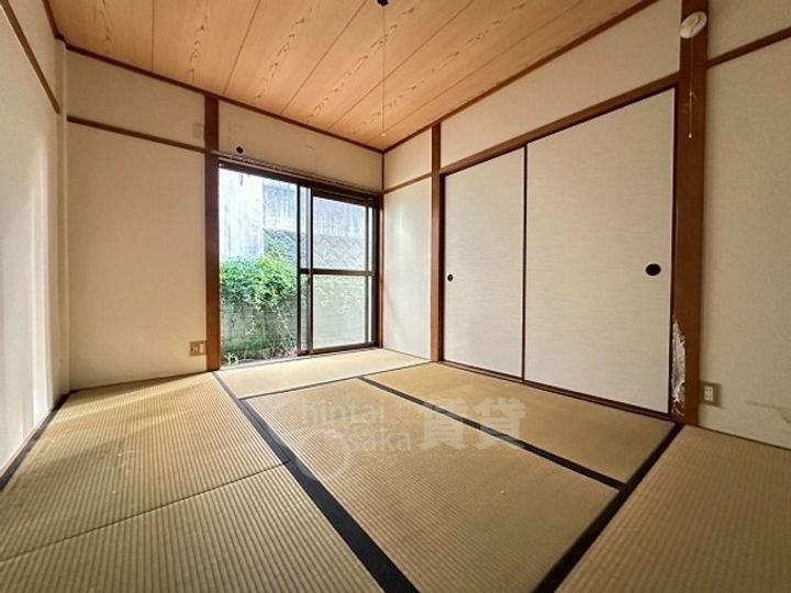 大阪府吹田市片山町4丁目の賃貸アパートの居間