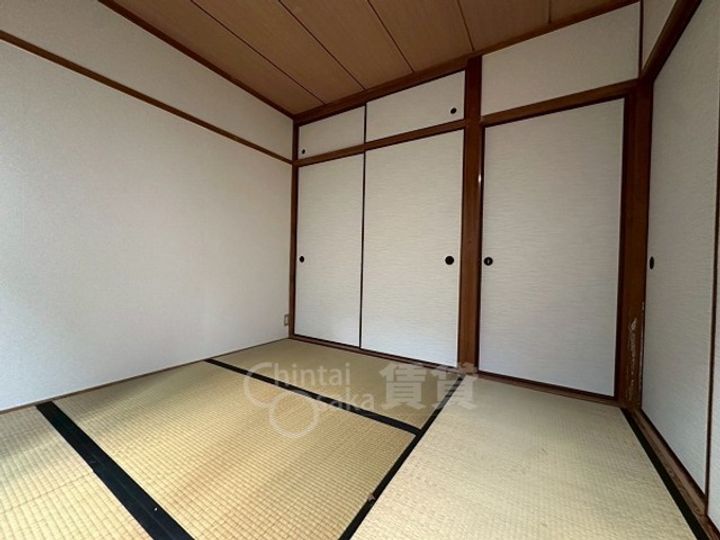 大阪府吹田市片山町4丁目の賃貸アパートの居間