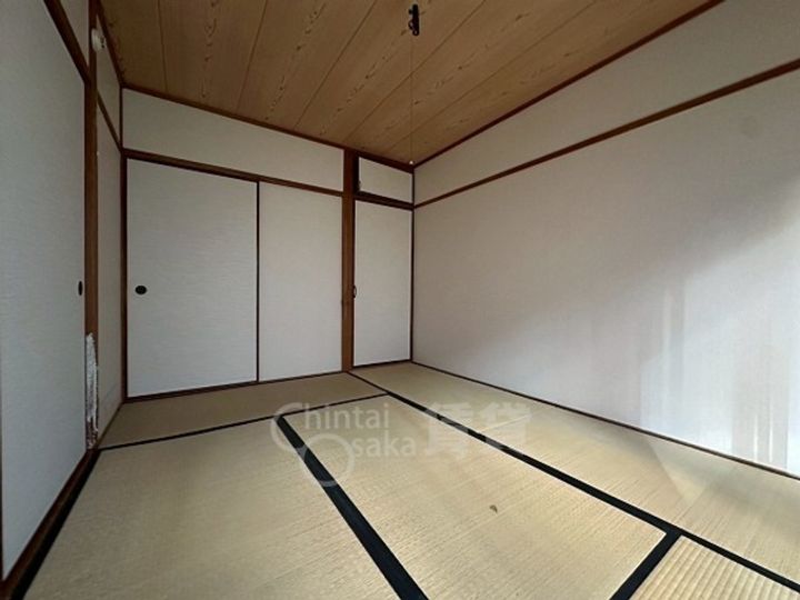 大阪府吹田市片山町4丁目の賃貸アパートの居間