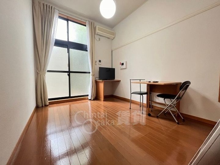 レオパレス三津屋の居間