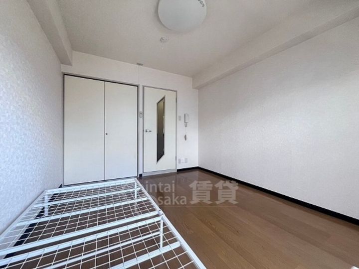 兵庫県川西市花屋敷山手町の賃貸マンションの居間