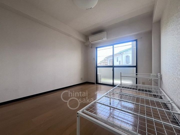 兵庫県川西市花屋敷山手町の賃貸マンションの居間