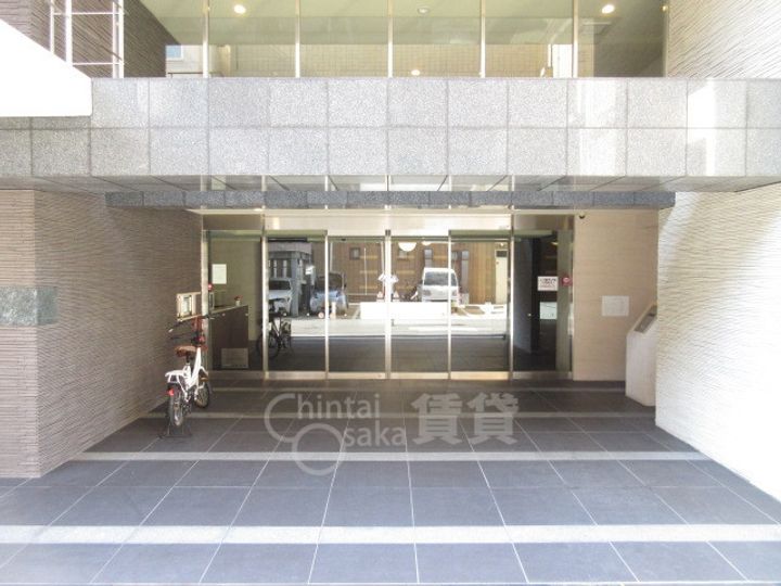 大阪府大阪市東淀川区東中島2丁目の賃貸マンションの玄関