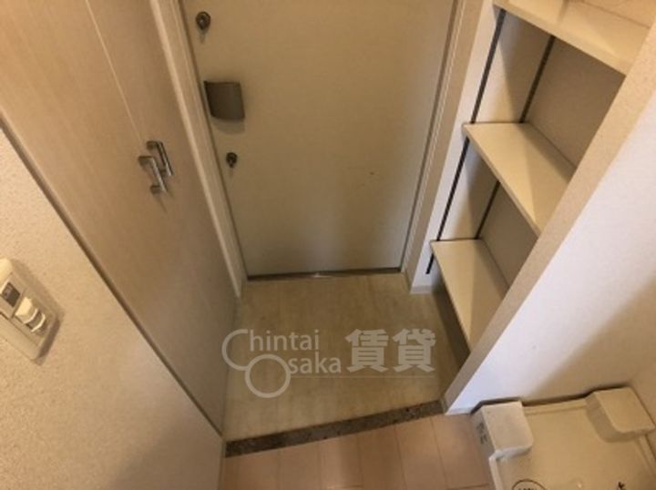 大阪府大阪市東淀川区東中島2丁目の賃貸マンションの玄関