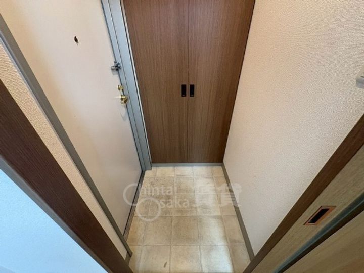 大阪府大阪市淀川区新高2丁目の賃貸マンションの玄関