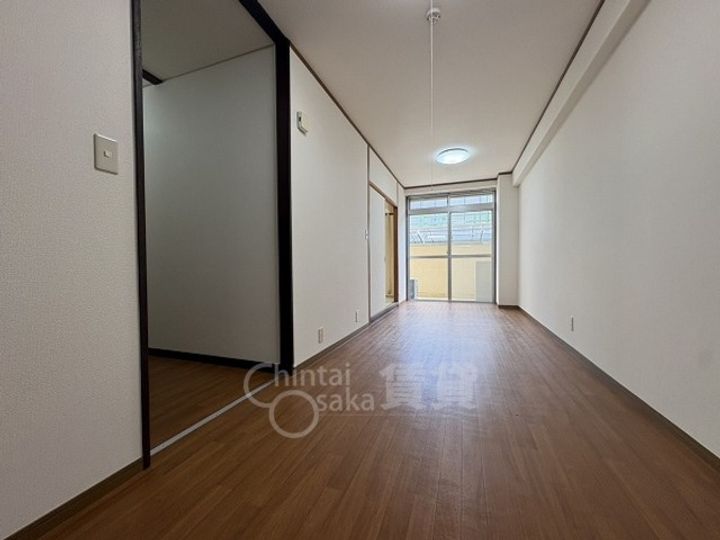大阪府大阪市東淀川区豊新4丁目の賃貸マンションの居間