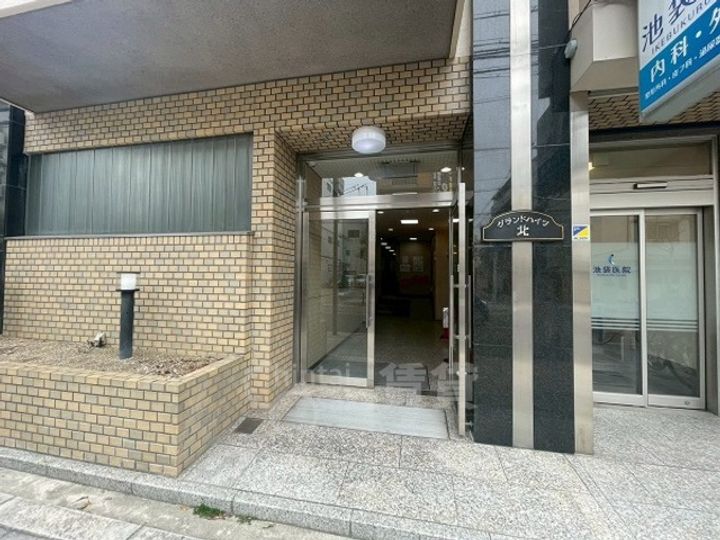 大阪府大阪市東淀川区豊新4丁目の賃貸マンションの玄関