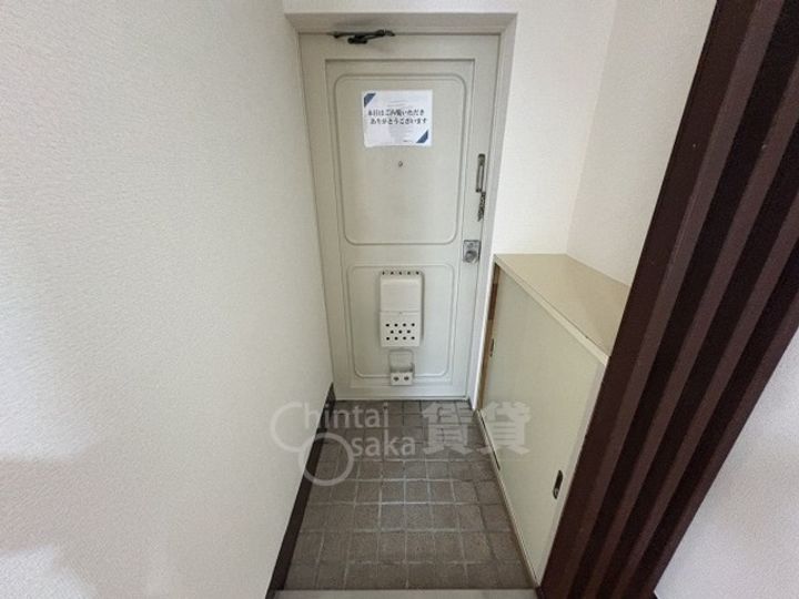 大阪府大阪市東淀川区豊新4丁目の賃貸マンションの玄関