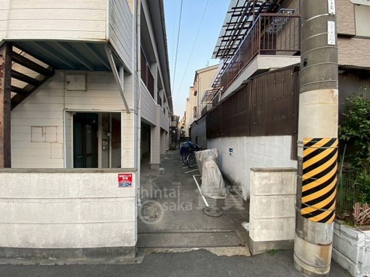 旭第1ハイツの玄関