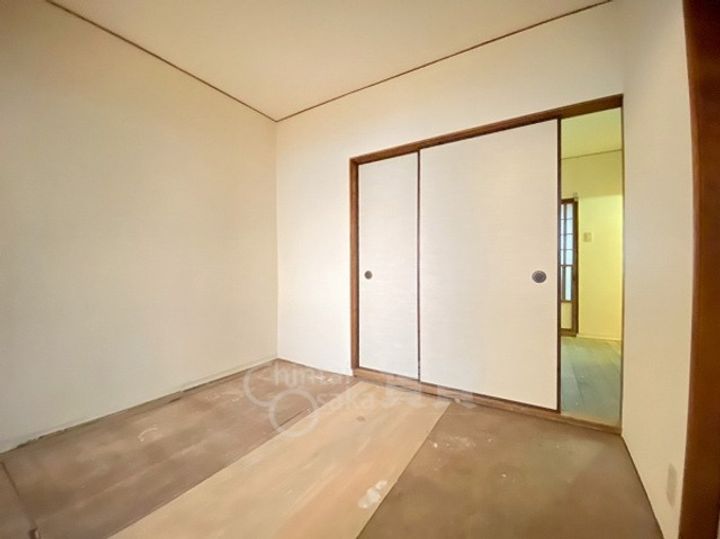 旭第1ハイツの居間
