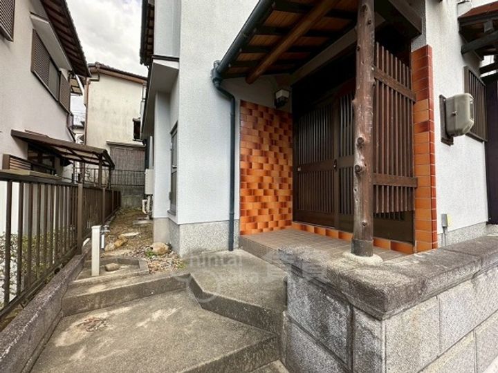 兵庫県川西市東畦野山手1丁目(一戸建)の賃貸物件の玄関